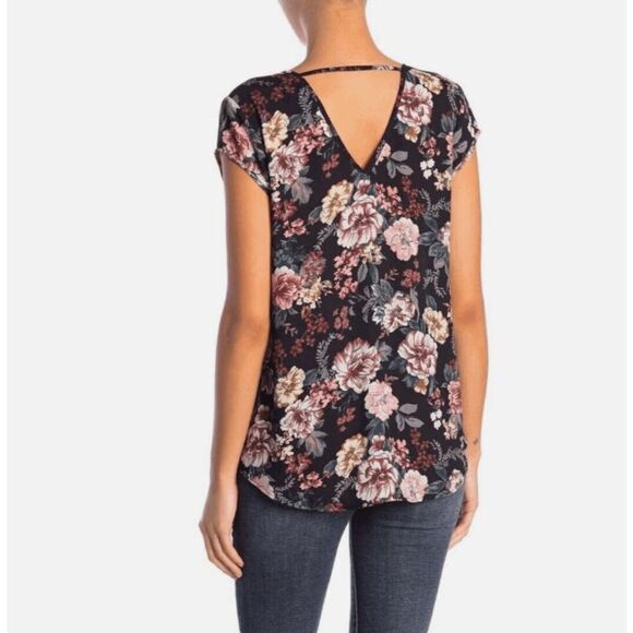 Halogen Black Rose Print V-neck and Back Blouse Cap Sleeve Flowy Size Large - Picture 1 of 9